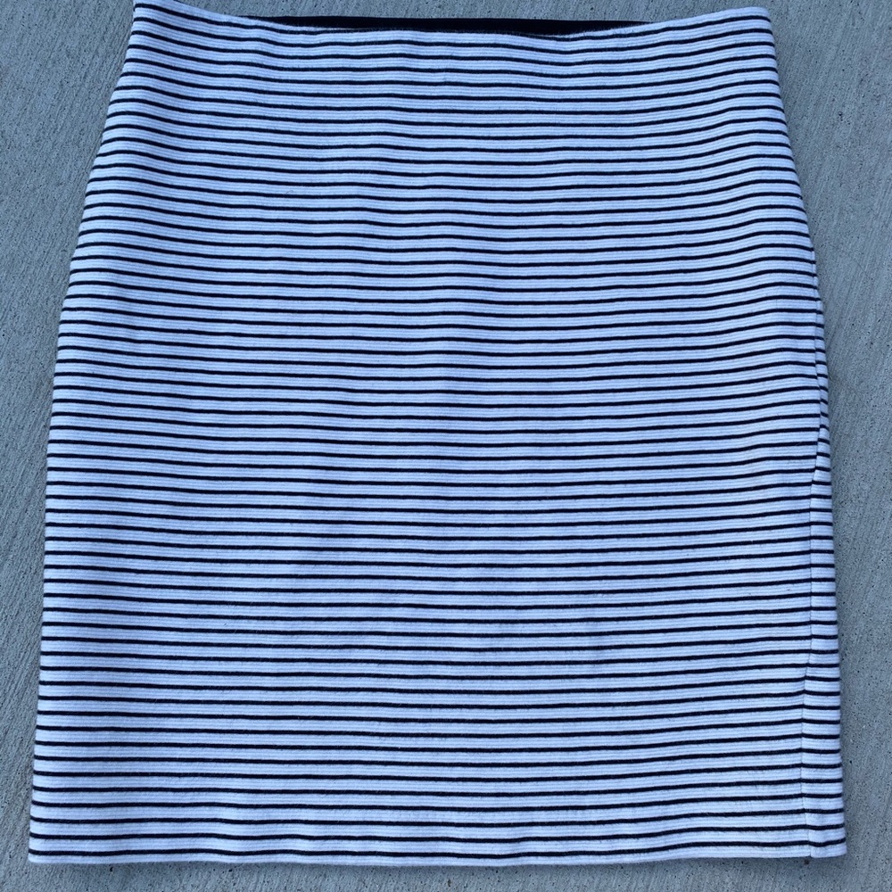 LOFT Striped Skirt 🖤🤍